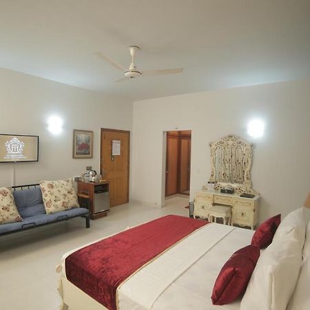 Four Squares Karachi Bed and Breakfast Buitenkant foto