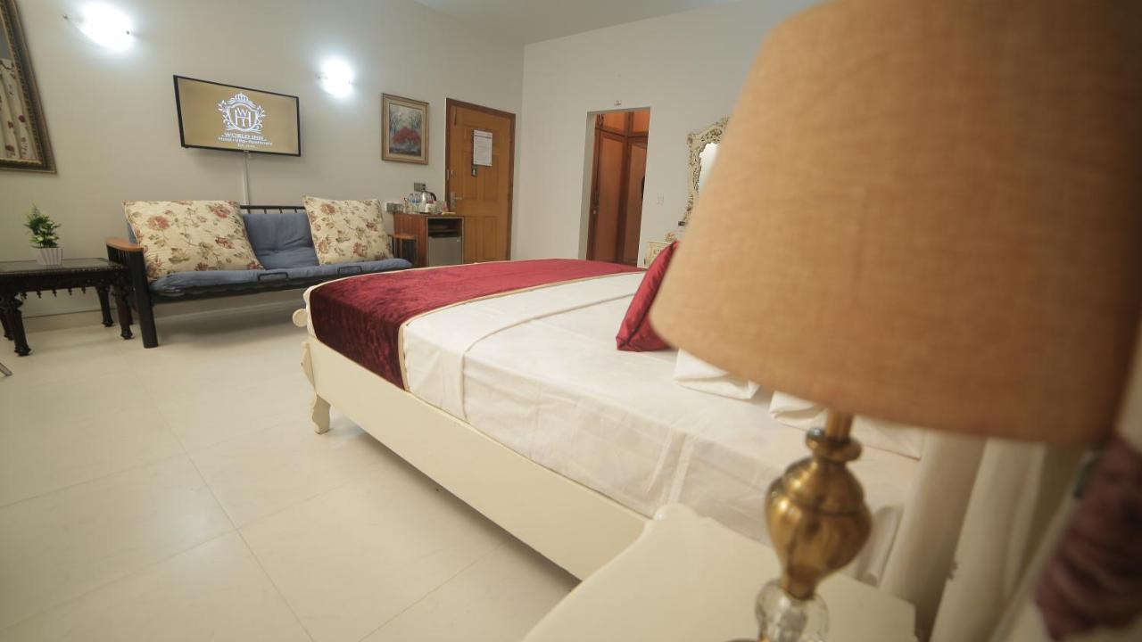 Four Squares Karachi Bed and Breakfast Buitenkant foto