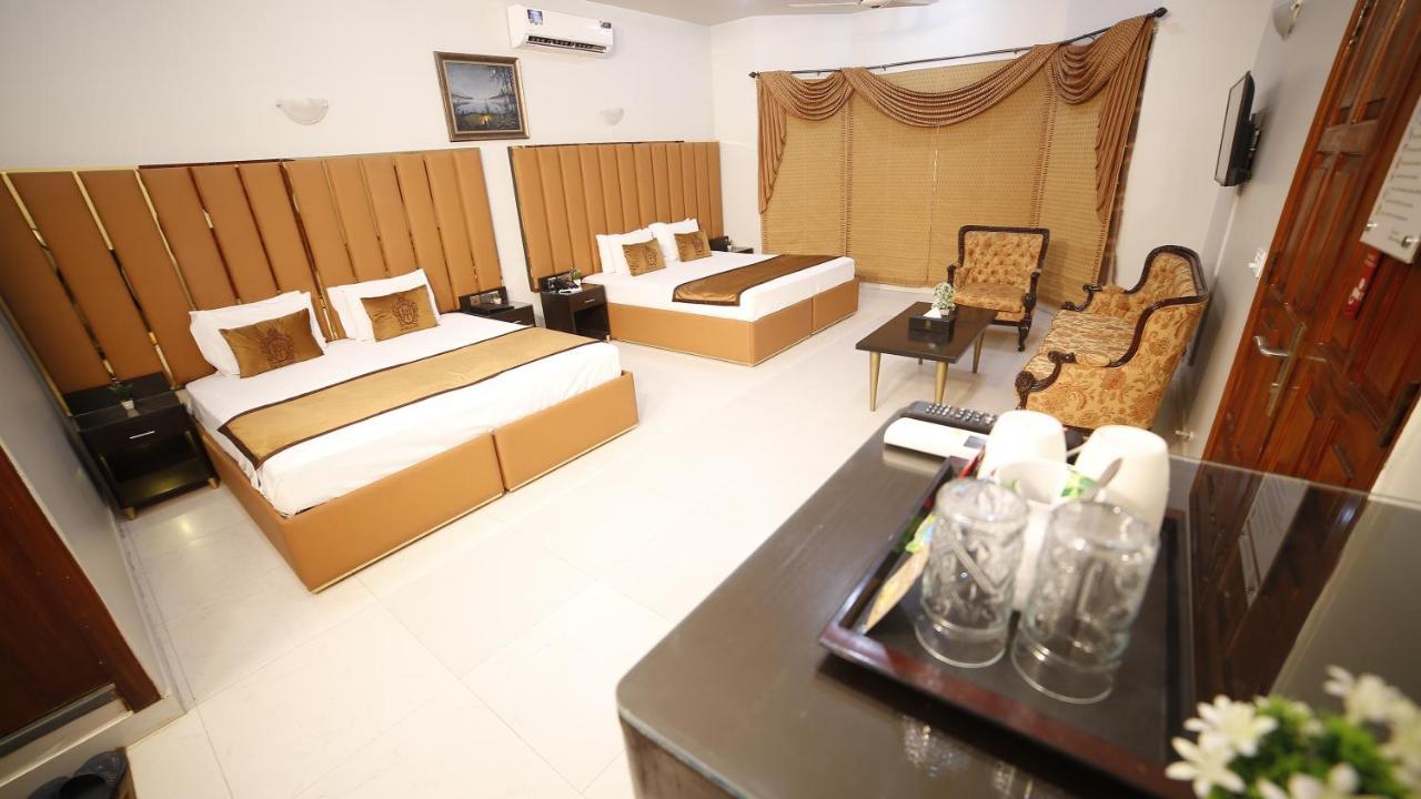 Four Squares Karachi Bed and Breakfast Buitenkant foto