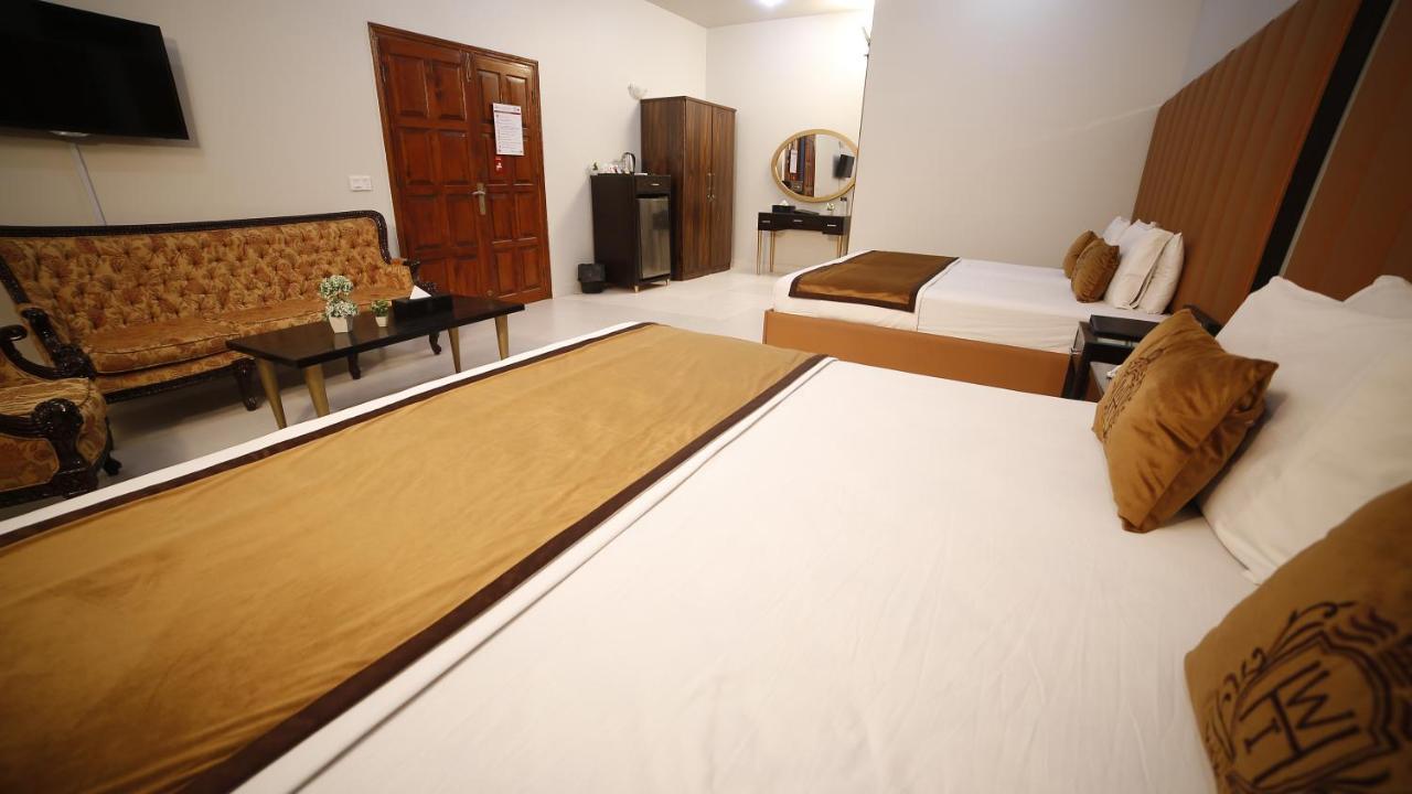 Four Squares Karachi Bed and Breakfast Buitenkant foto