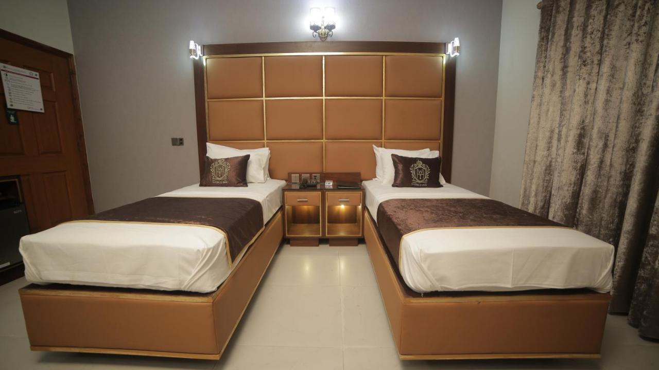 Four Squares Karachi Bed and Breakfast Buitenkant foto