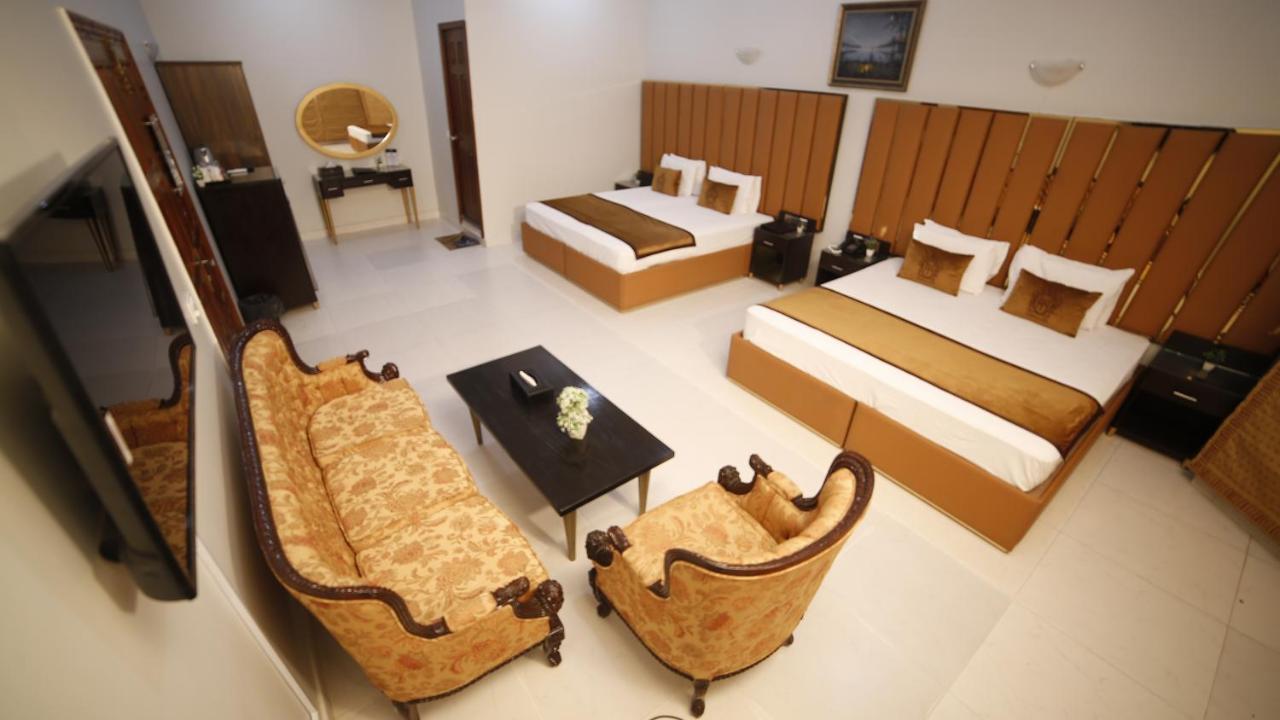 Four Squares Karachi Bed and Breakfast Buitenkant foto