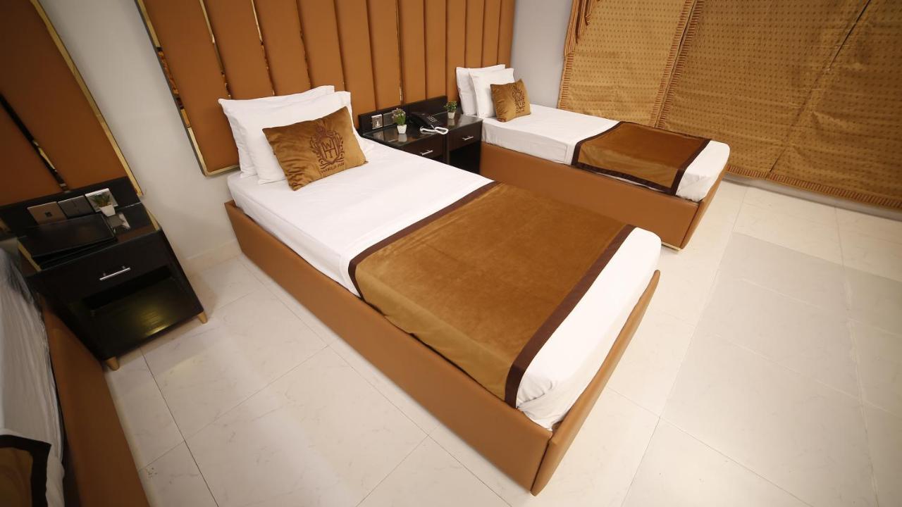 Four Squares Karachi Bed and Breakfast Buitenkant foto