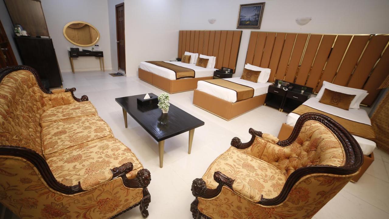 Four Squares Karachi Bed and Breakfast Buitenkant foto