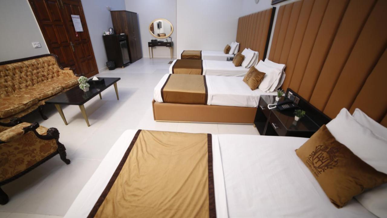 Four Squares Karachi Bed and Breakfast Buitenkant foto