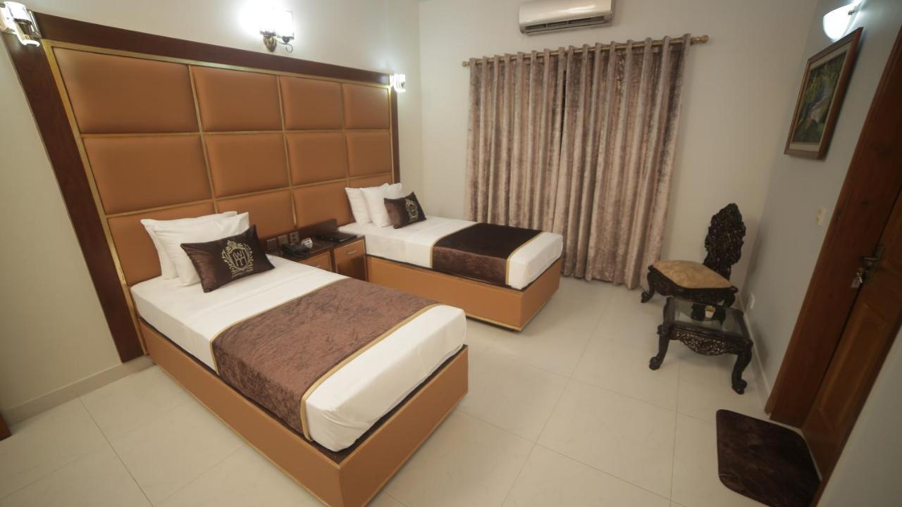 Four Squares Karachi Bed and Breakfast Buitenkant foto