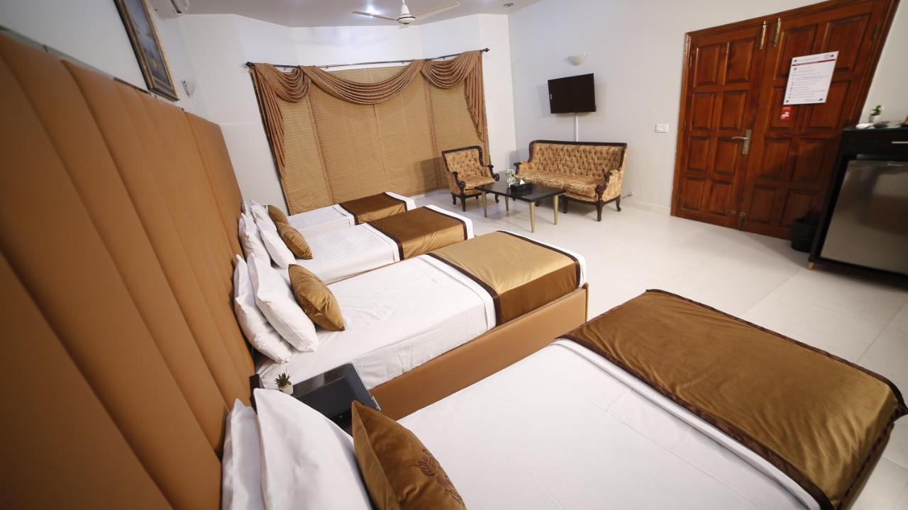 Four Squares Karachi Bed and Breakfast Buitenkant foto