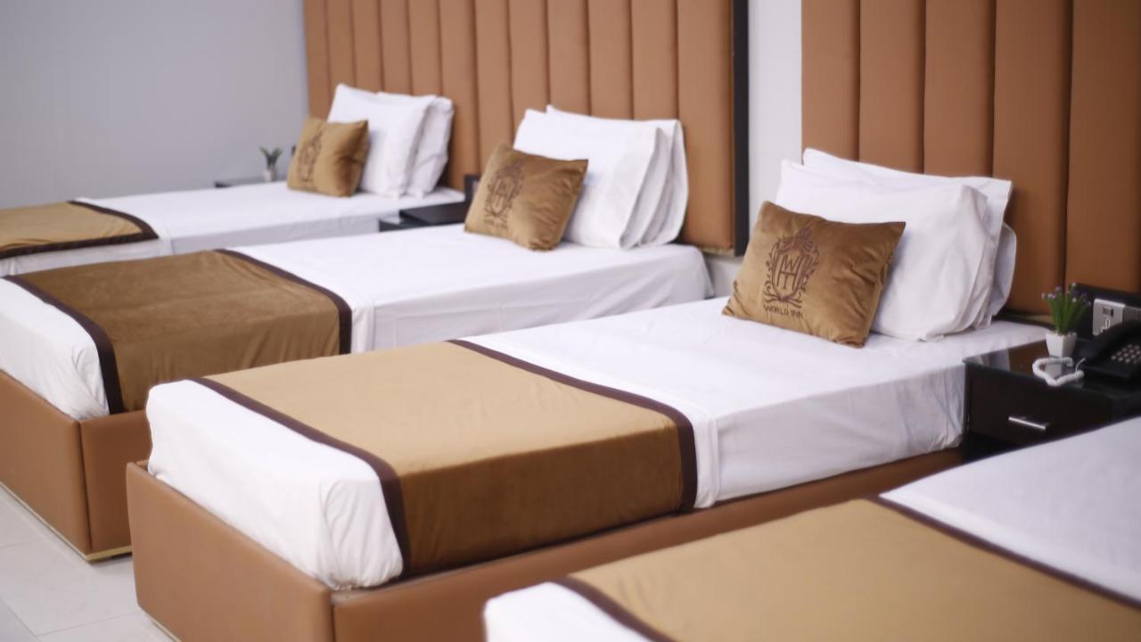 Four Squares Karachi Bed and Breakfast Buitenkant foto