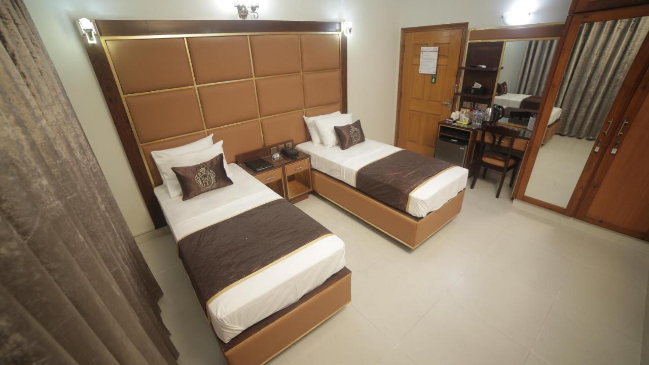 Four Squares Karachi Bed and Breakfast Buitenkant foto