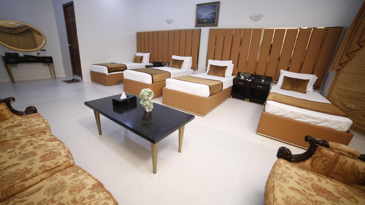 Four Squares Karachi Bed and Breakfast Buitenkant foto