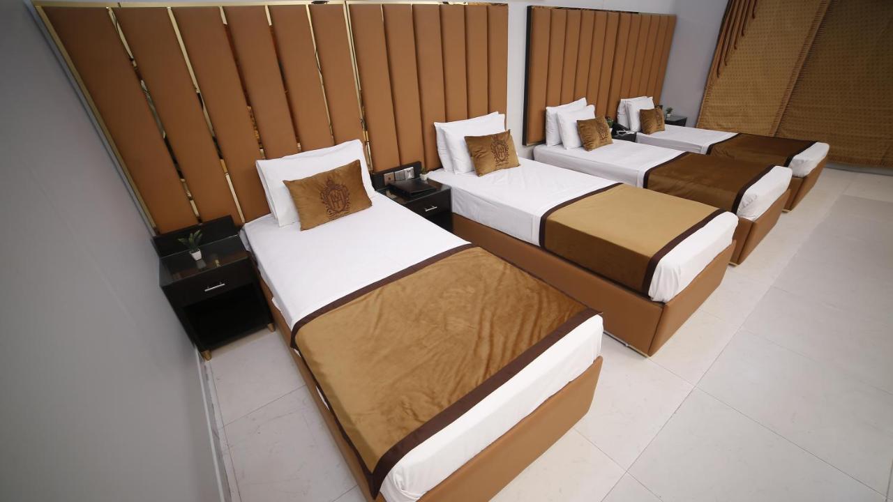 Four Squares Karachi Bed and Breakfast Buitenkant foto