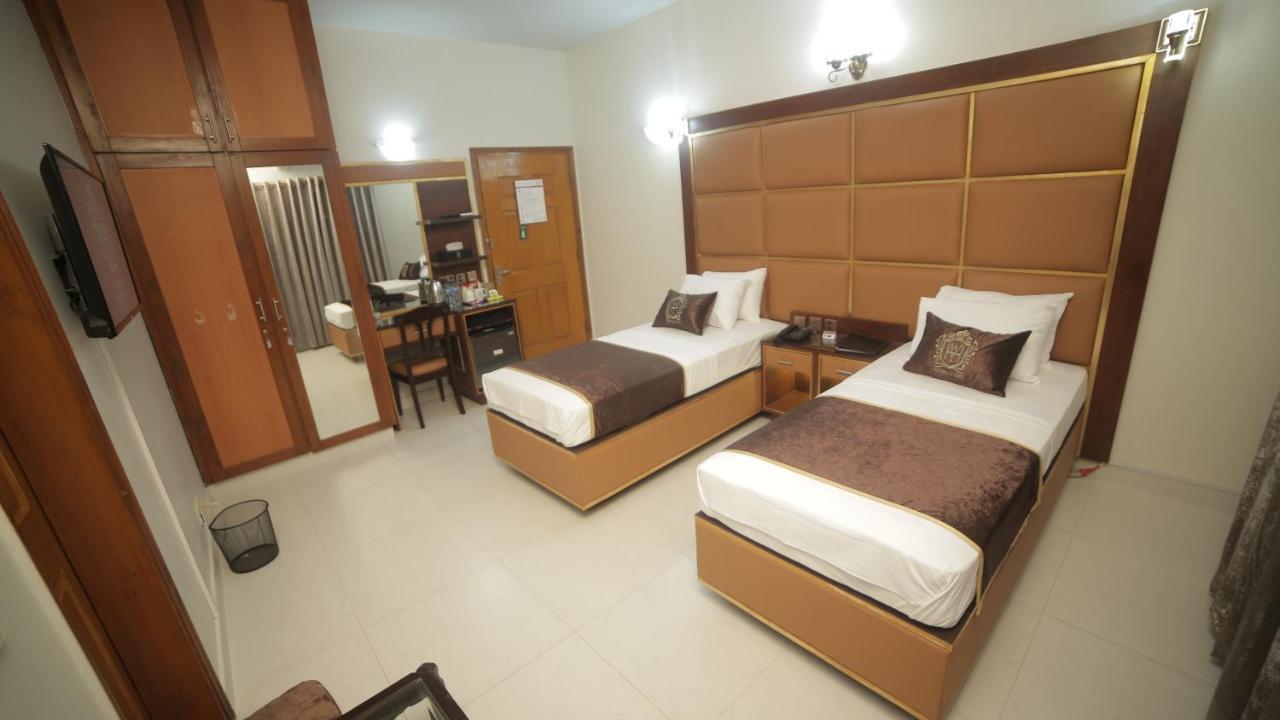 Four Squares Karachi Bed and Breakfast Buitenkant foto