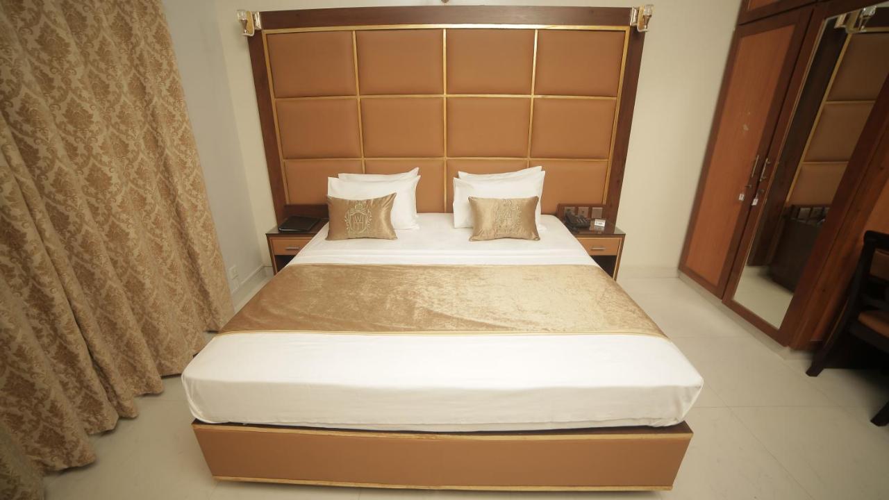 Four Squares Karachi Bed and Breakfast Buitenkant foto