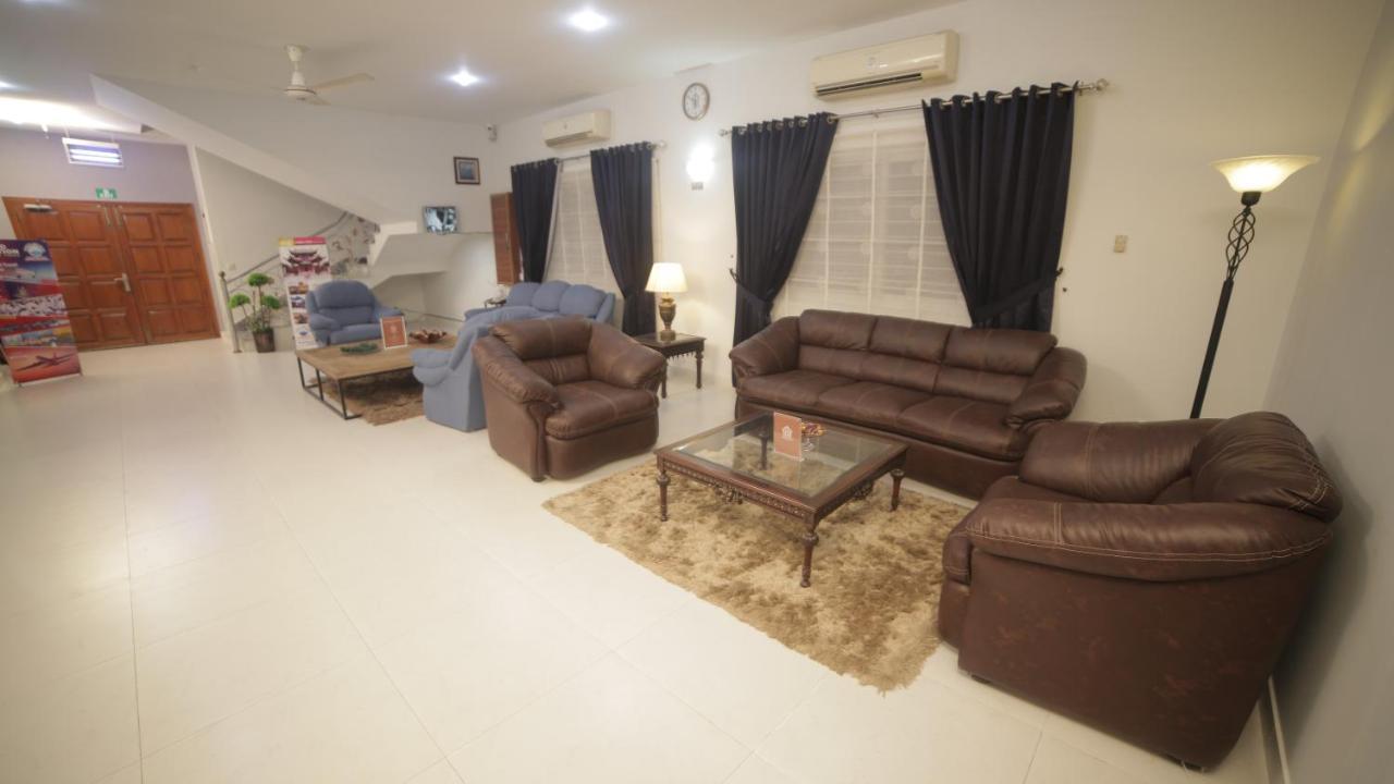 Four Squares Karachi Bed and Breakfast Buitenkant foto